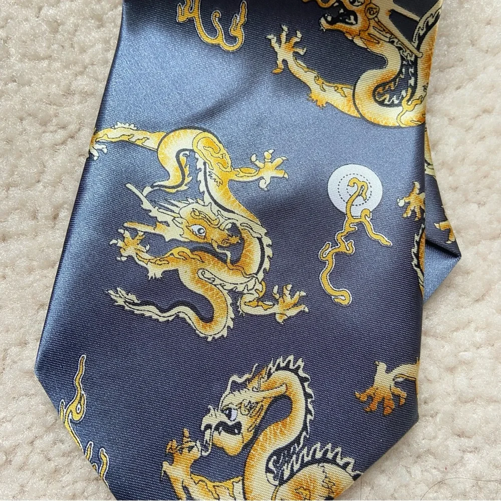 NWOT Grey & Gold Dragon Print Tie – Satin Finish Novelty Necktie